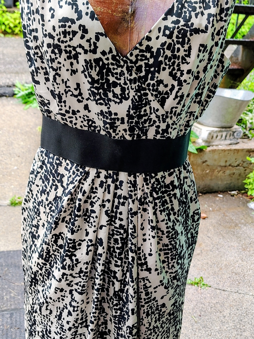 H&M Black and White Printed V-Neck Midi Dress